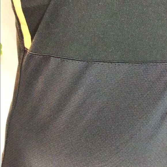 Nwot Reebok ladies workout yoga tank with bra - Picture 4 of 8